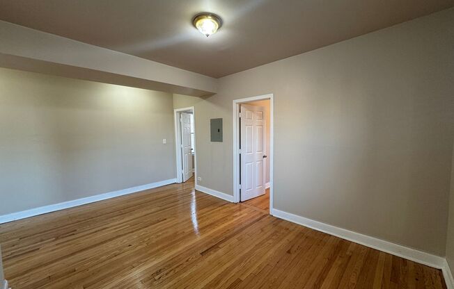 2 beds, 1 bath, $1,150, Unit 4840 #2N