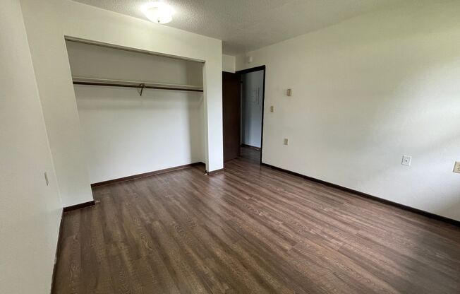 2 beds, 1 bath, 660 sqft, $555, Unit Unit 4B