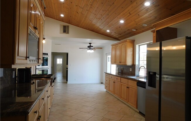8535 PASO ROBLES AVE
