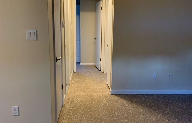 Beautiful 2 Bedroom 1 Bath Apartment Close to Central High School
