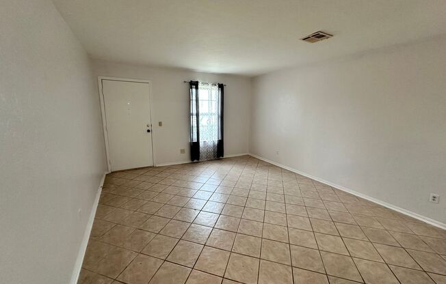 2 beds, 1 bath, $790