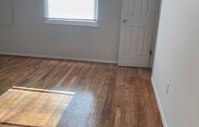 2 beds, 1 bath, 795 sqft, $995, Unit 104 Poe St Unit D