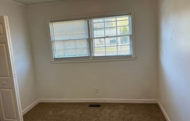 3 beds, 1 bath, $1,250