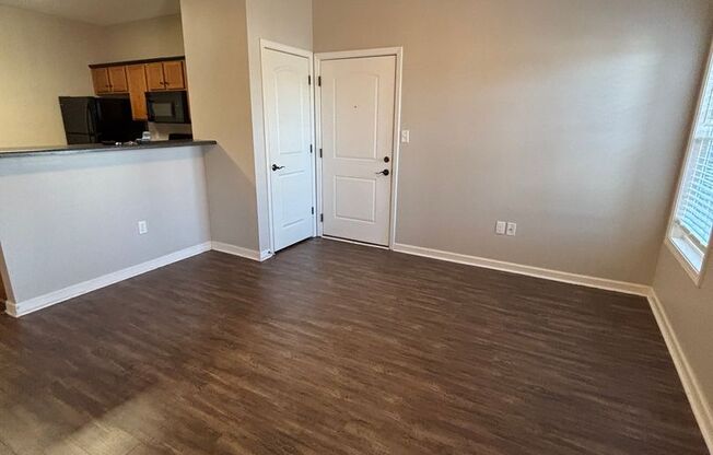 1 bed, 1 bath, 687 sqft, $775, Unit B7