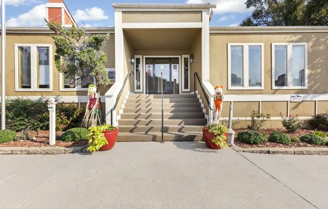 2 beds, 2.5 baths, 1,968 sqft, $1,300