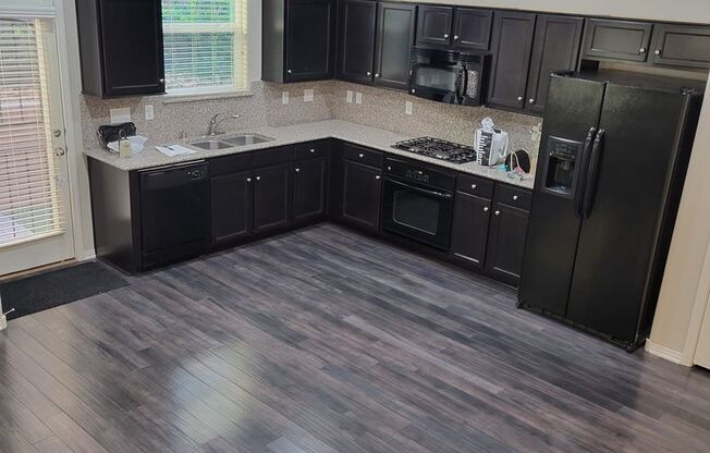 Northwest 3/2.5/2 car