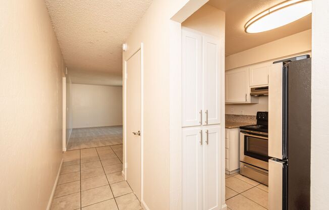 2 beds, 1.5 baths, 875 sqft, $1,725, Unit 5052-114