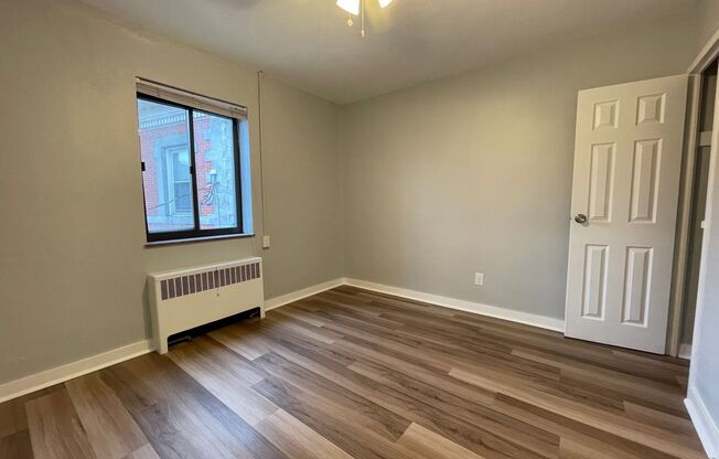 1 bed, 1 bath, 420 sqft, $1,439, Unit 5326 Fifth Ave. #13