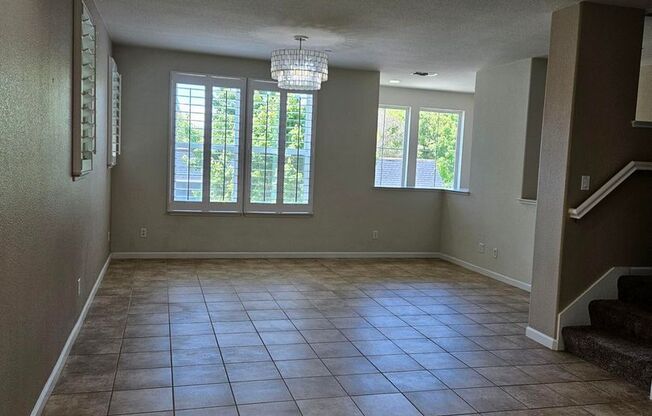 Spacious Tri-Level Townhouse/Condo Near Santa Clara University