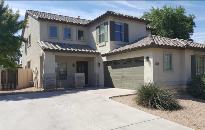 COMING SOON! Spacious Luxury Living in Gilbert -Corner House with Vaulted Ceilings