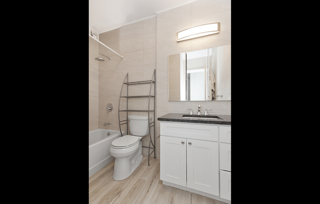 2 beds, 1 bath, $6,400, Unit 5M