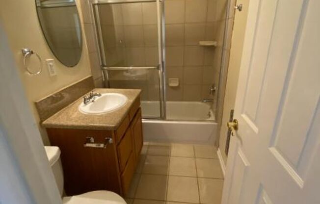1 bed, 1 bath, 652 sqft, $1,900, Unit Apt 18