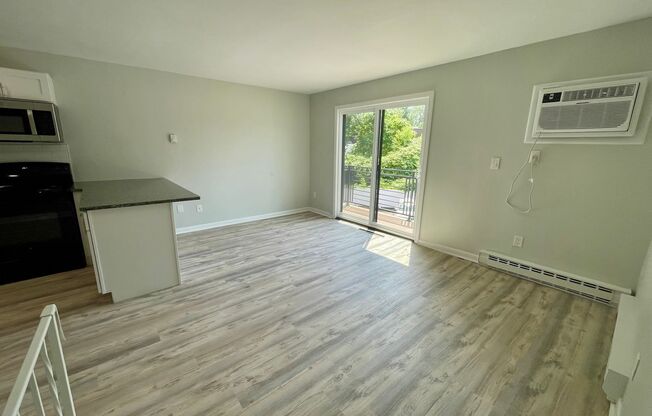 1 bed, 1.5 baths, $1,650, Unit 4-3B