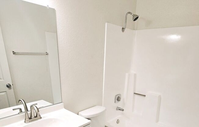 2 beds, 1 bath, 855 sqft, $1,805