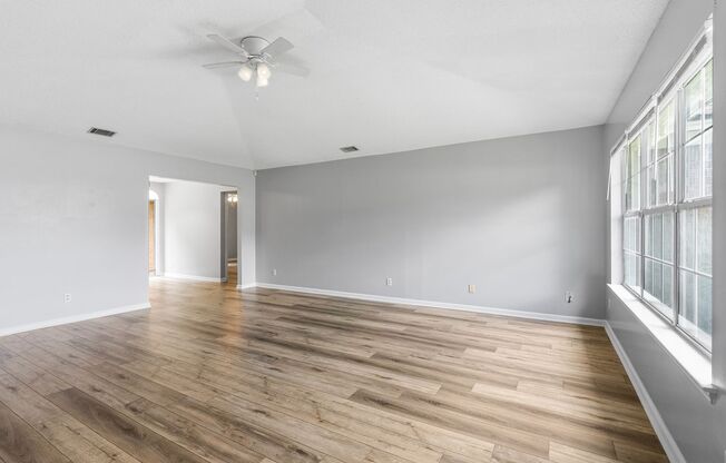3 BED | 2 BATH | NEWLY RENOVATED