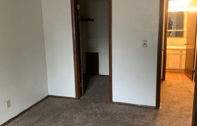 2 beds, 1 bath, 800 sqft, $950