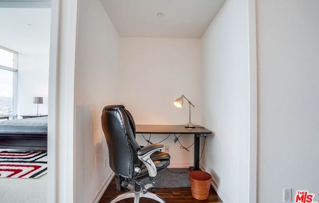 1 bed, 2 baths, 1,020 sqft, $5,500, Unit 31F