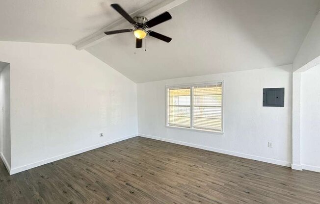 206 SOUTHLAWN
