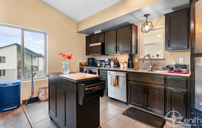 2 beds, 2 baths, $2,195, Unit # Z 276