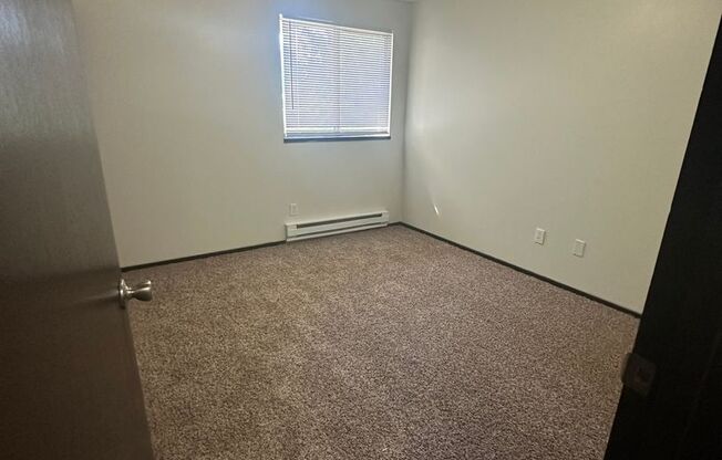 2 beds, 1 bath, 750 sqft, $1,800