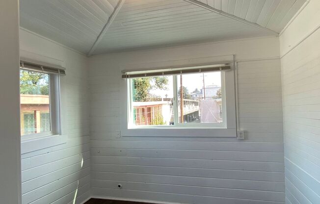 Two Bed, One Bath Apartment Located Downtown