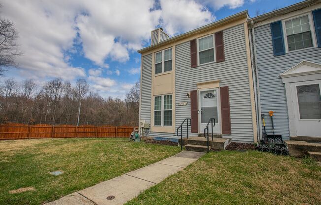 Lovely 2 BR/3 BA EOG Townhome in Bowie!