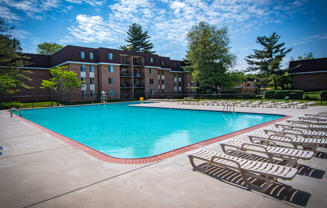 Oakton Park Apartments Pool 04