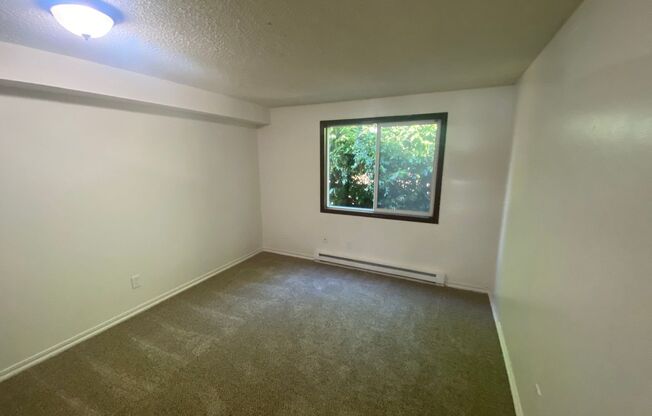 2 beds, 1 bath, 820 sqft, $1,195, Unit 2