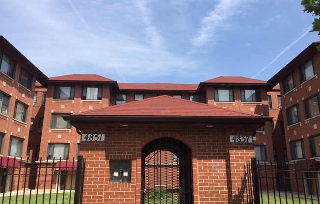 4837 51 N ALBANY AVE