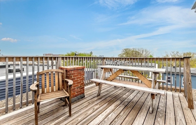 2 beds, 1 bath, 700 sqft, $2,600, Unit 2