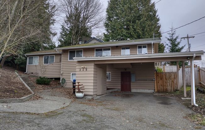 "Holiday Move-In Incentive – 50% Off First Month’s Rent"  Spacious 4-Bedroom Contemporary Home with 1-Bedroom ADU