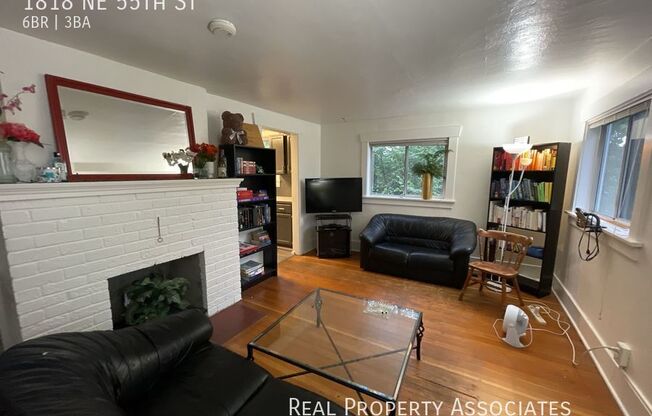 1818 NE 55 ST