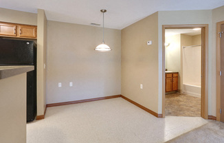 Deer Lakes Apartments â Dining Area - Eat-In Kitchen - Appliances Included â Ask for a Tour - Pet Friendly