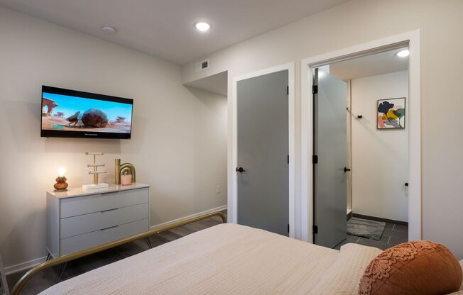 2 beds, 2 baths, 793 sqft, $2,500, Unit 4415 Chestnut - Standard 2 Bedroom