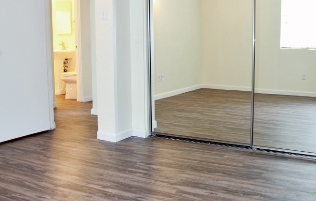 Large 2 Bed, 1 Bath in Beautiful Mission Hills with GORGEOUS Canyon Views!