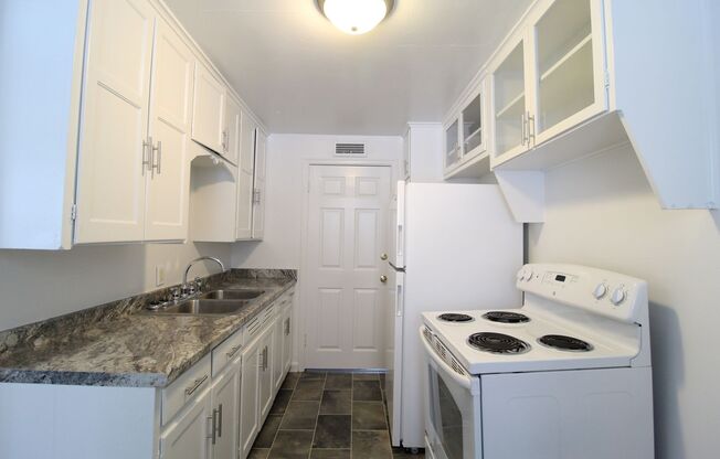 1 bed, 1 bath, $1,050, Unit 607GLEN