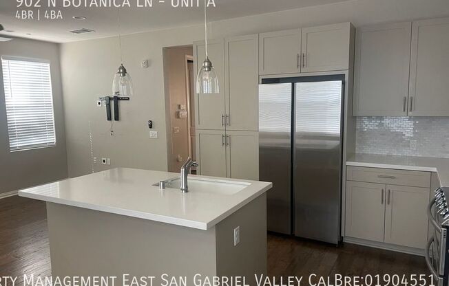902 N BOTANICA LN