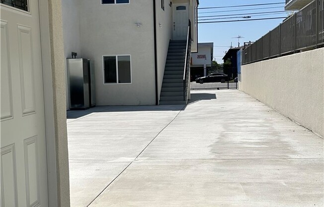 7726 1/2 LAUREL CYN BLVD