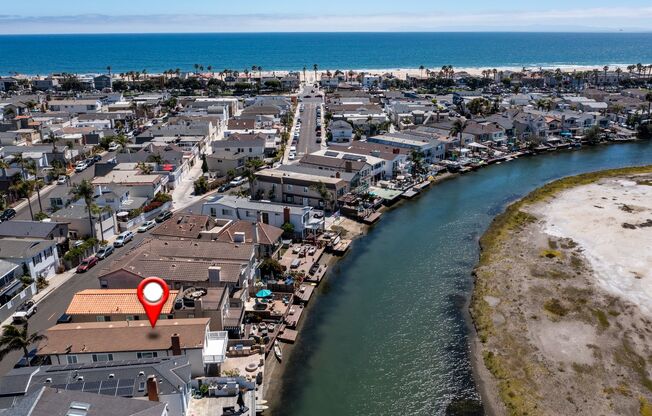 CANAL FRONT NEWPORT SHORES 4BD/2.5BA 3 BLOCKS TO BEACH, WETLAND VIEWS