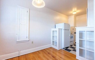 Studio, 1 bath, 425 sqft, $1,090, Unit 104