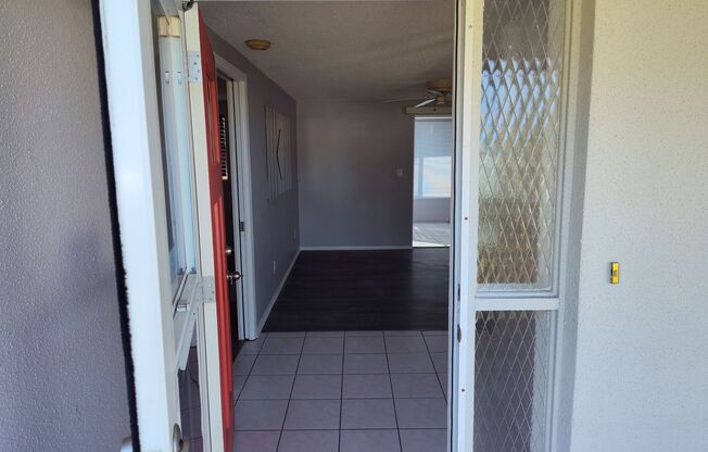 Renovated 2/2/1