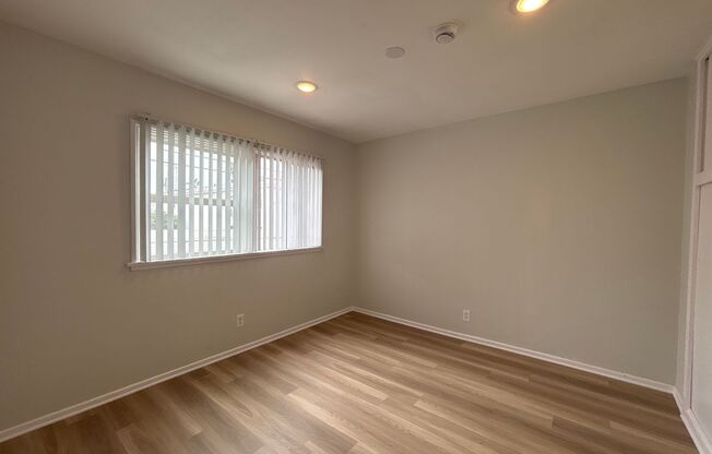2 beds, 1 bath, 995 sqft, $1,898, Unit 09