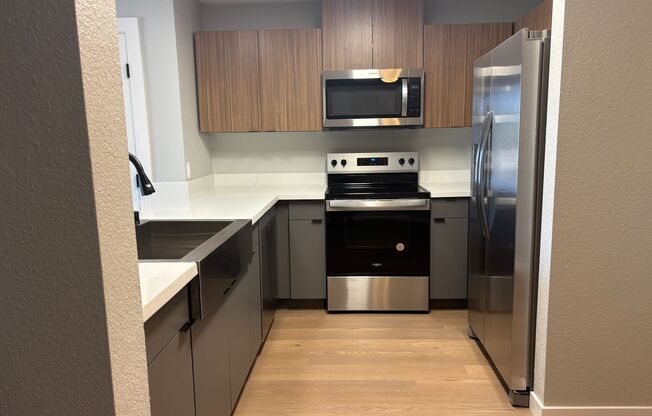1 bed, 1 bath, 671 sqft, $2,460, Unit H027