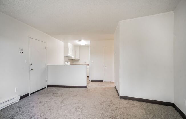 2 beds, 1 bath, 728 sqft, $1,400, Unit 825-29