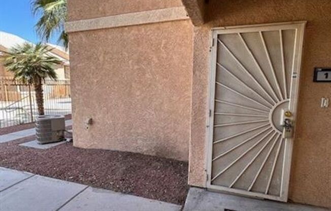 Charming 1 Bedroom, 1 Bath Condo in Gated Community!!