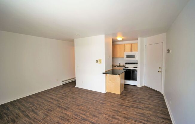 Studio, 1 bath, $910, Unit 7