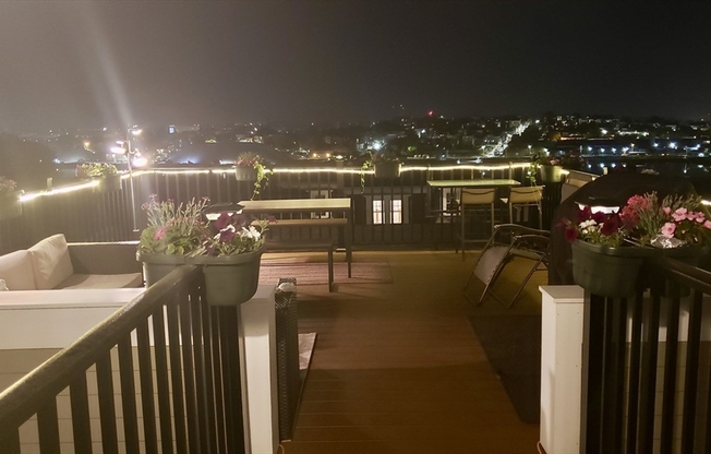 2 beds, 2.5 baths, 989 sqft, $3,400, Unit 6