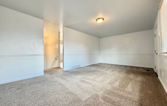 4 BEDROOM WEST JORDAN HOME | $2,295 | GARAGE + YARD + 2 LIVING AREAS