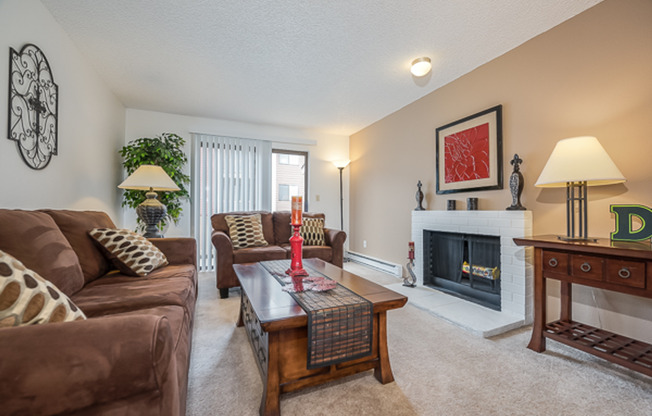 2 beds, 1 bath, 895 sqft, $1,650, Unit C105