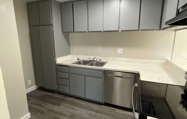 2 beds, 1 bath, 820 sqft, $1,600, Unit 503